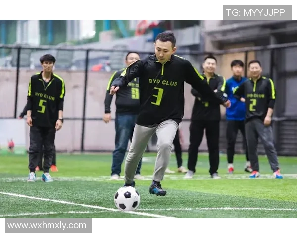 足球明星化身战士勇闯绿茵场展现无畏精神与团队合作的传奇故事